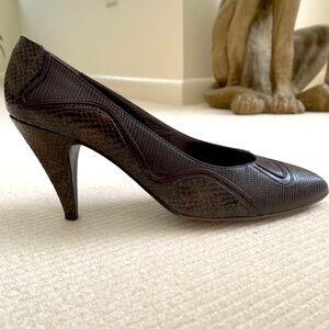 Stuart Weitzman -Brown Leather Heel Pumps With Snake Skin Design